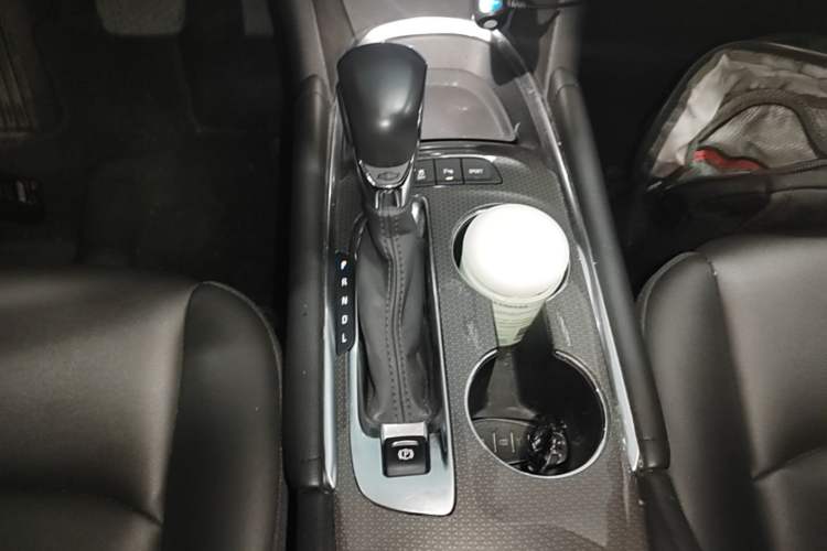 Used Chevrolet Malibu XL 2021 535T Automatic Sport Edition Gear Lever