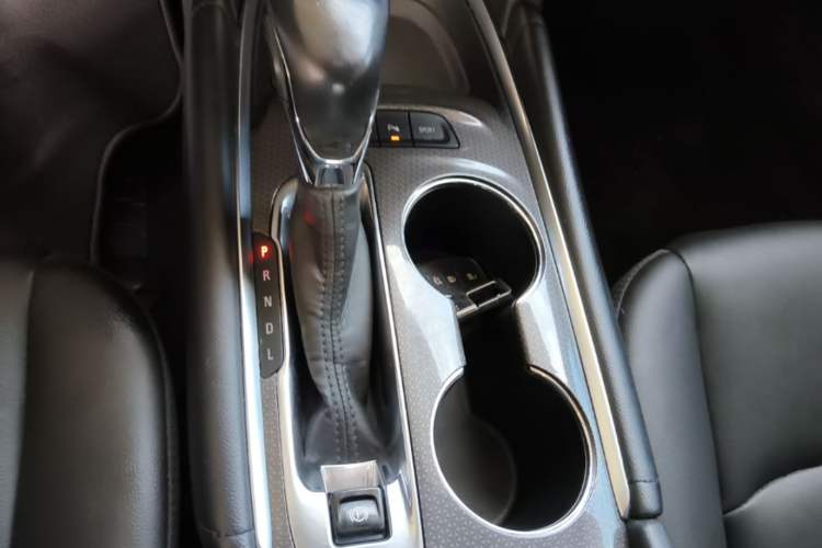Used Chevrolet Malibu XL 2021 535T Automatic Sport Edition Gear Lever