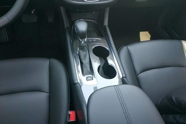 Used Chevrolet Malibu XL 2021 535T Automatic Sport Edition Gear Lever