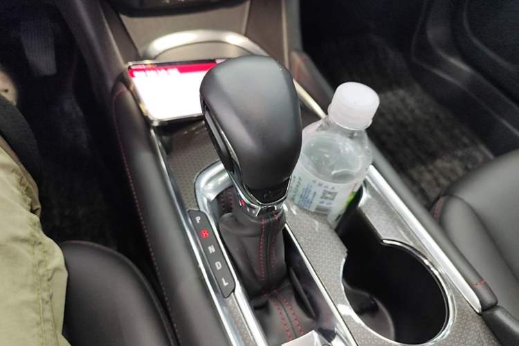Used Chevrolet Malibu XL 2021 Redline 550T Automatic Sharp Edition Gear Lever