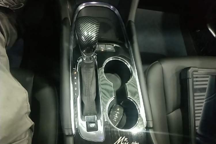Used Chevrolet Malibu XL 2021 535T Automatic Sport Edition Gear Lever