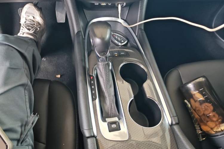 Used Chevrolet Malibu XL 2021 535T Automatic Sport Edition Gear Lever