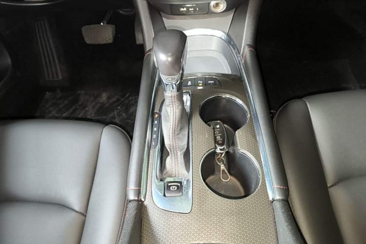Used Chevrolet Malibu XL 2021 Redline 550T Automatic RuiLian Edition Gear Lever