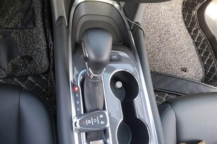 Used Chevrolet Malibu XL 2021 535T Automatic RuiLian Edition Gear Lever