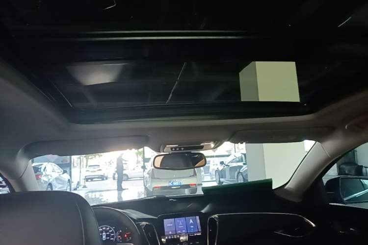 Used Chevrolet Malibu XL 2021 535T Automatic RuiLian Edition Headliner