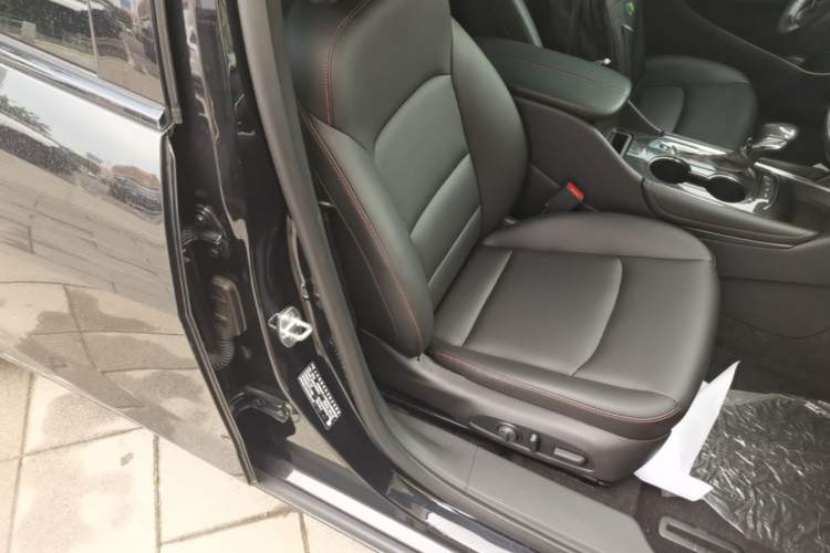 Used Chevrolet Malibu XL 2021 Redline 550T Automatic Sharp Edition Right Front Seat