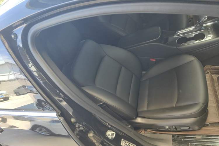 Used Chevrolet Malibu XL 2021 535T Automatic Sport Edition Right Front Seat
