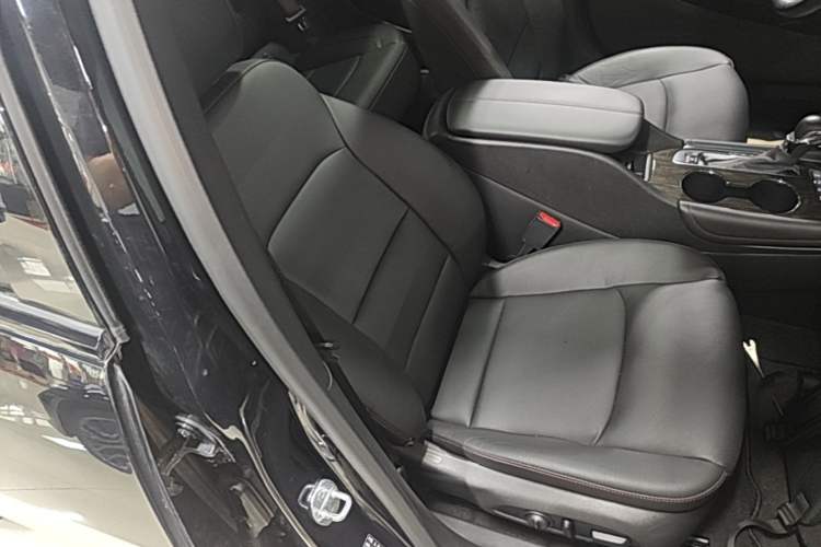 Used Chevrolet Malibu XL 2021 Redline 550T Automatic Smart Edition Right Front Seat