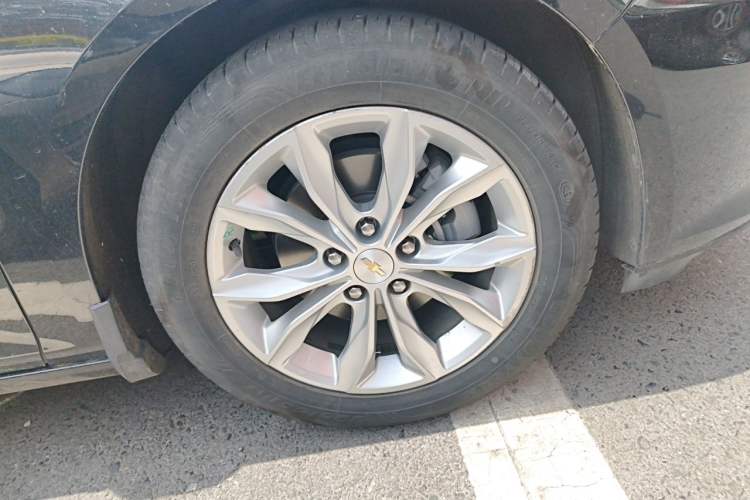 Used Chevrolet Malibu XL 2021 535T Automatic Sport Edition Right Front Wheel Hub