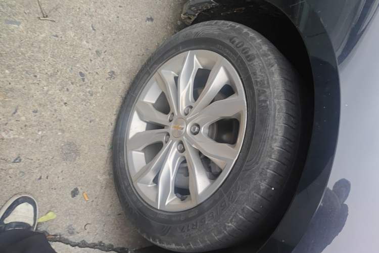 Used Chevrolet Malibu XL 2021 535T Automatic Sport Edition Right Front Wheel Hub