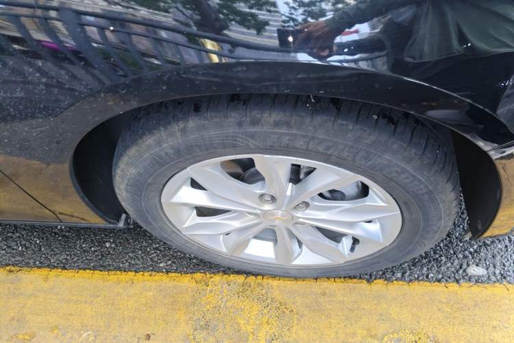 Used Chevrolet Malibu XL 2021 535T Automatic Sport Edition Right Front Wheel Hub