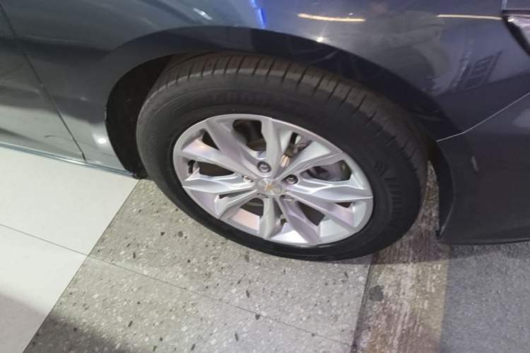 Used Chevrolet Malibu XL 2021 535T Automatic Sport Edition Right Front Wheel Hub