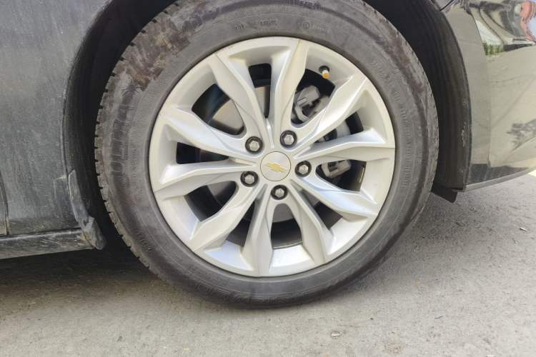 Used Chevrolet Malibu XL 2021 535T Automatic Sport Edition Right Front Wheel Hub
