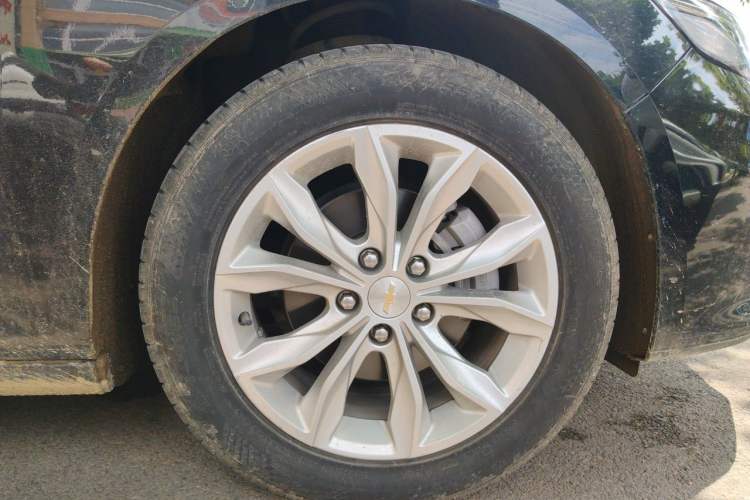 Used Chevrolet Malibu XL 2021 535T Automatic Sport Edition Right Front Wheel Hub