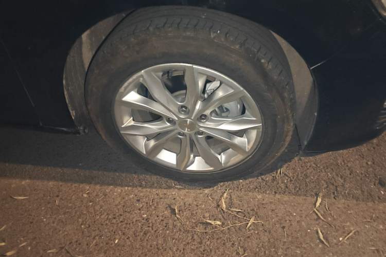 Used Chevrolet Malibu XL 2021 535T Automatic Sport Edition Right Front Wheel Hub