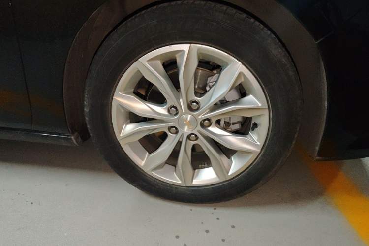 Used Chevrolet Malibu XL 2021 535T Automatic Sport Edition Right Front Wheel Hub