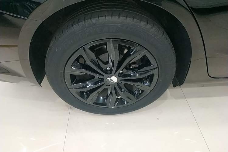 Used Chevrolet Malibu XL 2021 535T Automatic Sport Edition Right Rear Wheel Hub