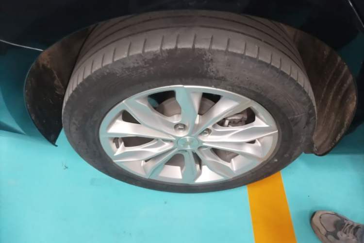 Used Chevrolet Malibu XL 2021 535T Automatic Sport Edition Right Rear Wheel Hub