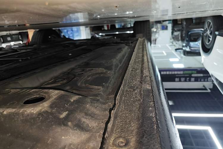 Used Chevrolet Malibu XL 2021 Redline 550T Automatic Sharp Edition Right Side Sill