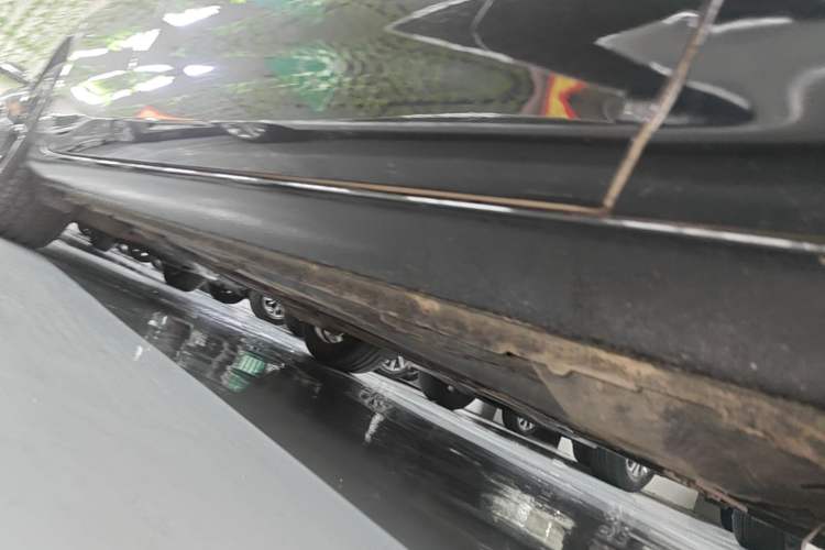 Used Chevrolet Malibu XL 2021 Redline 550T Automatic Sharp Edition Right Side Sill