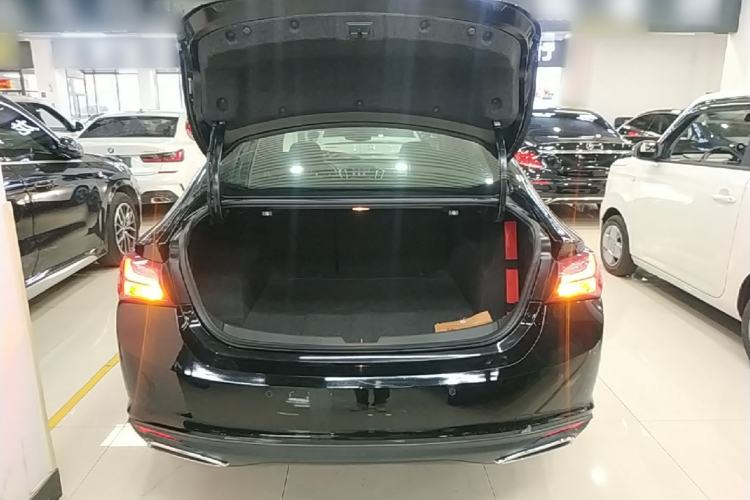Used Chevrolet Malibu XL 2021 535T Automatic Sport Edition Trunk