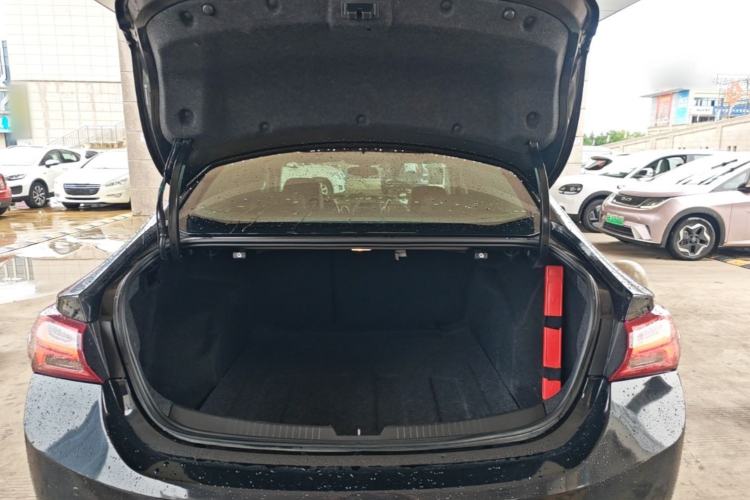 Used Chevrolet Malibu XL 2021 535T Automatic Sport Edition Trunk