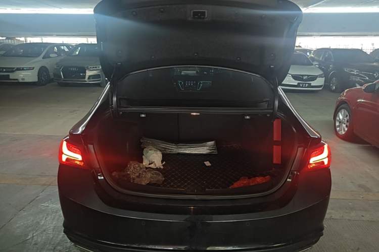 Used Chevrolet Malibu XL 2021 535T Automatic Sport Edition Trunk