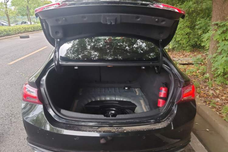 Used Chevrolet Malibu XL 2021 535T Automatic Sport Edition Trunk