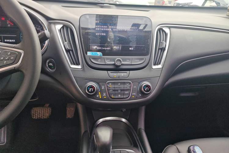 Used Chevrolet Malibu XL 2021 535T Automatic Sport Edition Audio And AC Panel