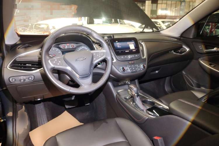 Used Chevrolet Malibu XL 2021 Redline 550T Automatic Sharp Edition Center Console