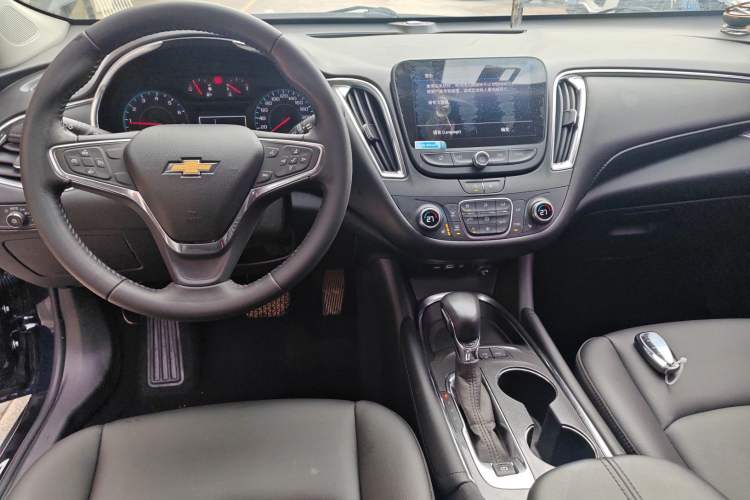 Used Chevrolet Malibu XL 2021 535T Automatic Sport Edition Center Console