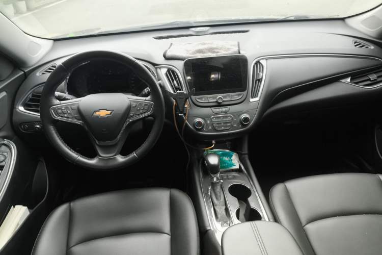 Used Chevrolet Malibu XL 2021 535T Automatic Sport Edition Center Console