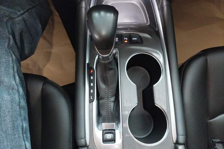 Used Chevrolet Malibu XL 2021 535T Automatic Sport Edition Gear Lever