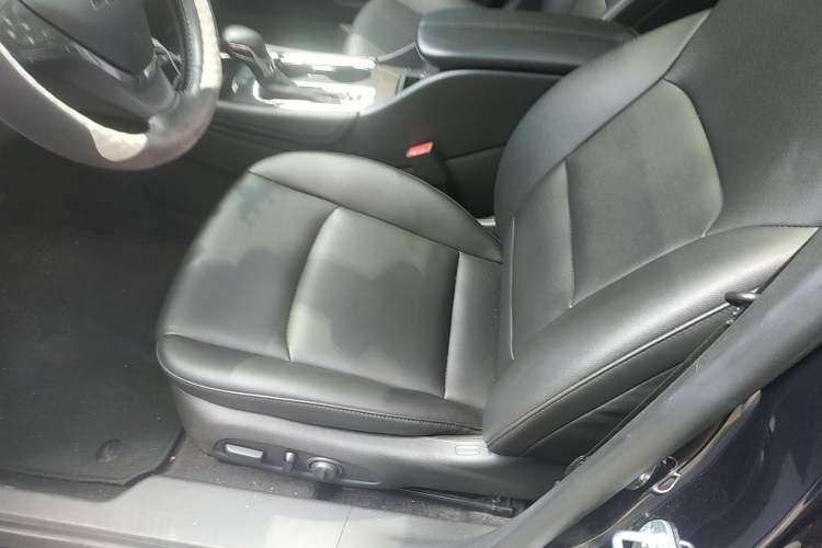 Used Chevrolet Malibu XL 2021 535T Automatic Sport Edition Left Front Seat
