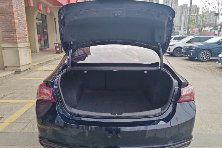 Used Chevrolet Malibu XL 2021 535T Automatic Sport Edition Trunk