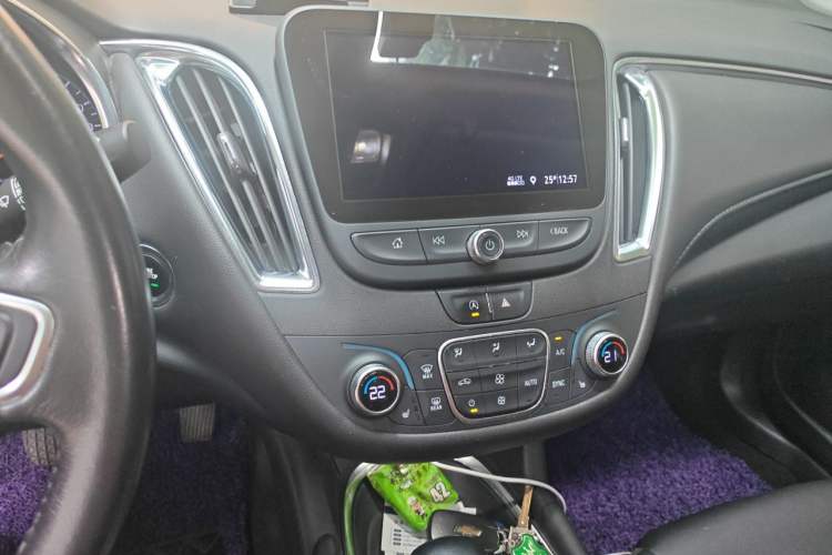 Used Chevrolet Malibu XL 2021 535T Automatic Sport Edition Audio And AC Panel