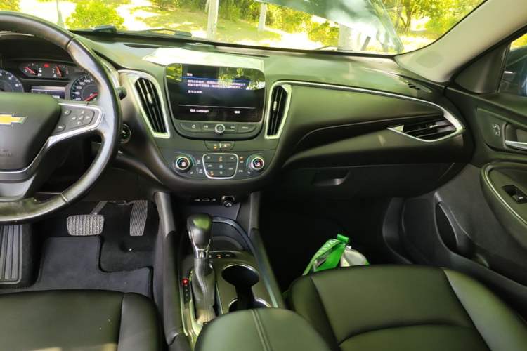 Used Chevrolet Malibu XL 2021 535T Automatic Sport Edition Audio And AC Panel