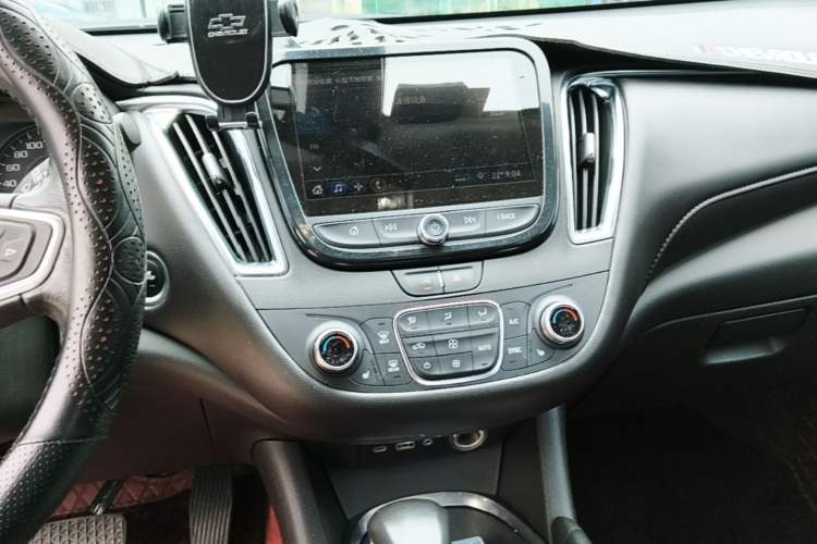 Used Chevrolet Malibu XL 2021 535T Automatic Sport Edition Audio And AC Panel