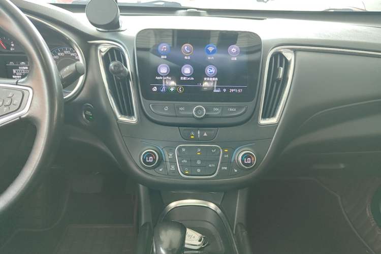 Used Chevrolet Malibu XL 2021 535T Automatic Sport Edition Audio And AC Panel