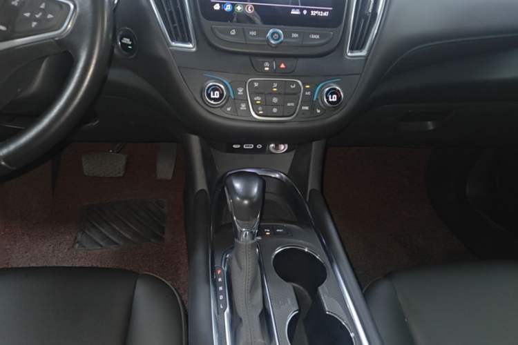 Used Chevrolet Malibu XL 2021 535T Automatic Sport Edition Audio And AC Panel