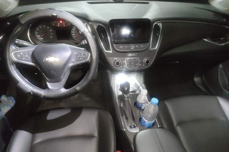 Used Chevrolet Malibu XL 2021 535T Automatic Sport Edition Center Console