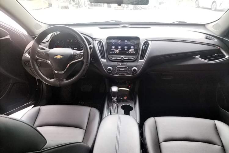Used Chevrolet Malibu XL 2021 535T Automatic Sport Edition Center Console