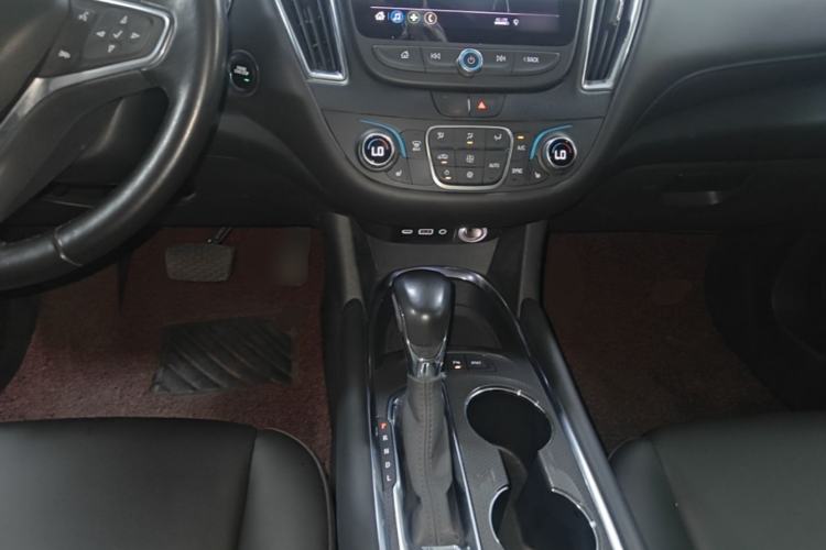 Used Chevrolet Malibu XL 2021 535T Automatic Sport Edition Center Console