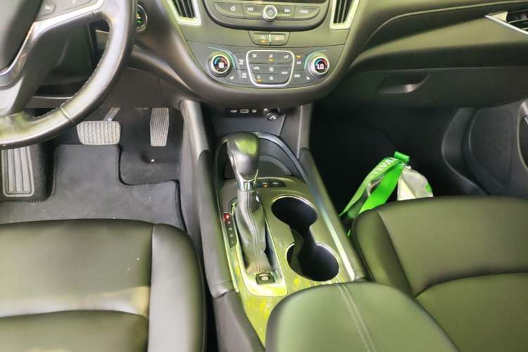 Used Chevrolet Malibu XL 2021 535T Automatic Sport Edition Gear Lever