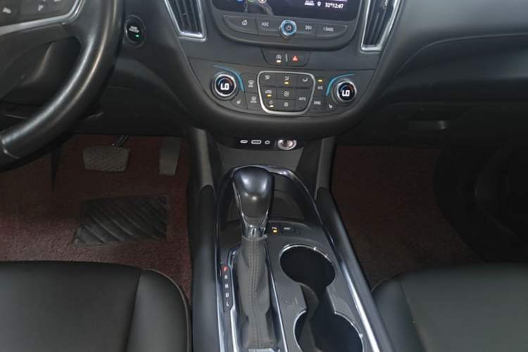Used Chevrolet Malibu XL 2021 535T Automatic Sport Edition Gear Lever