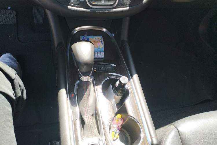 Used Chevrolet Malibu XL 2021 Redline 550T Automatic Smart Edition Gear Lever