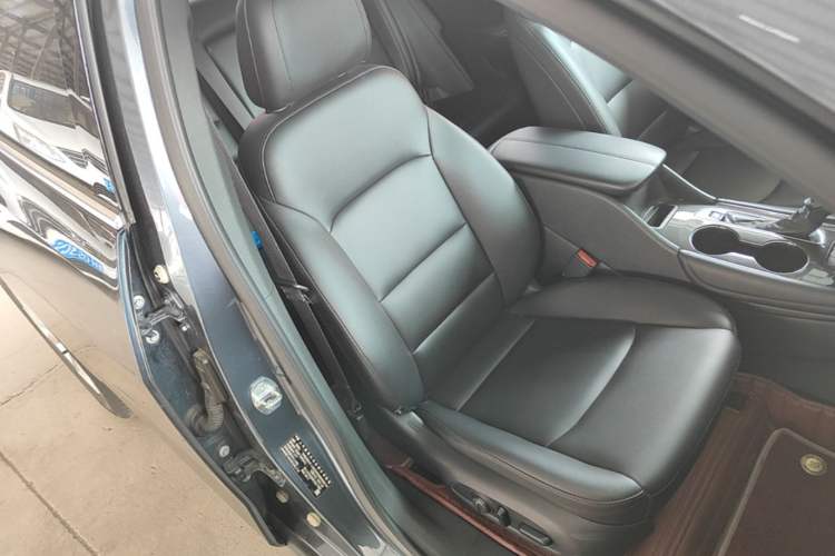 Used Chevrolet Malibu XL 2021 535T Automatic Sport Edition Right Front Seat