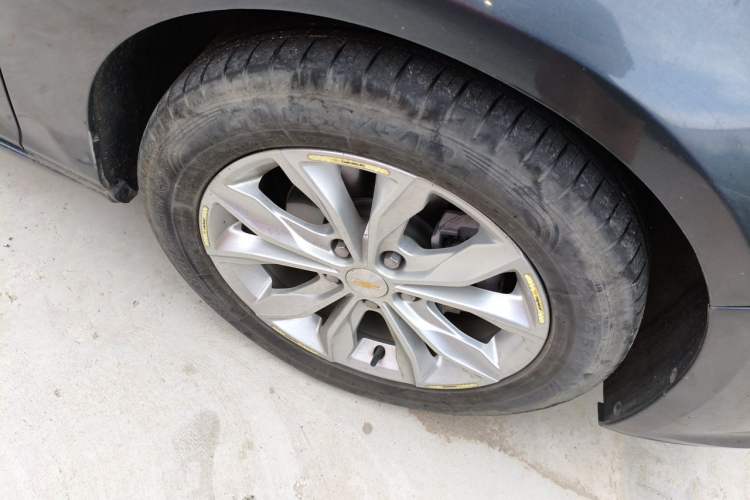 Used Chevrolet Malibu XL 2021 535T Automatic Sport Edition Right Front Wheel Hub