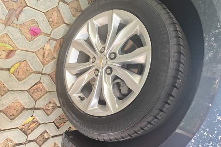Used Chevrolet Malibu XL 2021 535T Automatic Sport Edition Right Front Wheel Hub