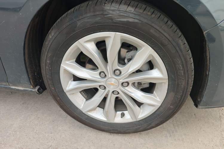 Used Chevrolet Malibu XL 2021 535T Automatic Sport Edition Right Front Wheel Hub